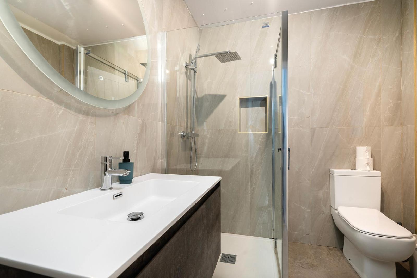 Large 4 Bedroom House With Parking Available ロンドン エクステリア 写真