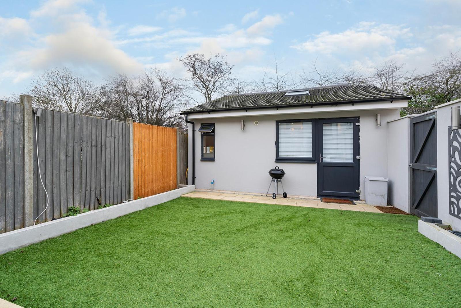Large 4 Bedroom House With Parking Available ロンドン エクステリア 写真
