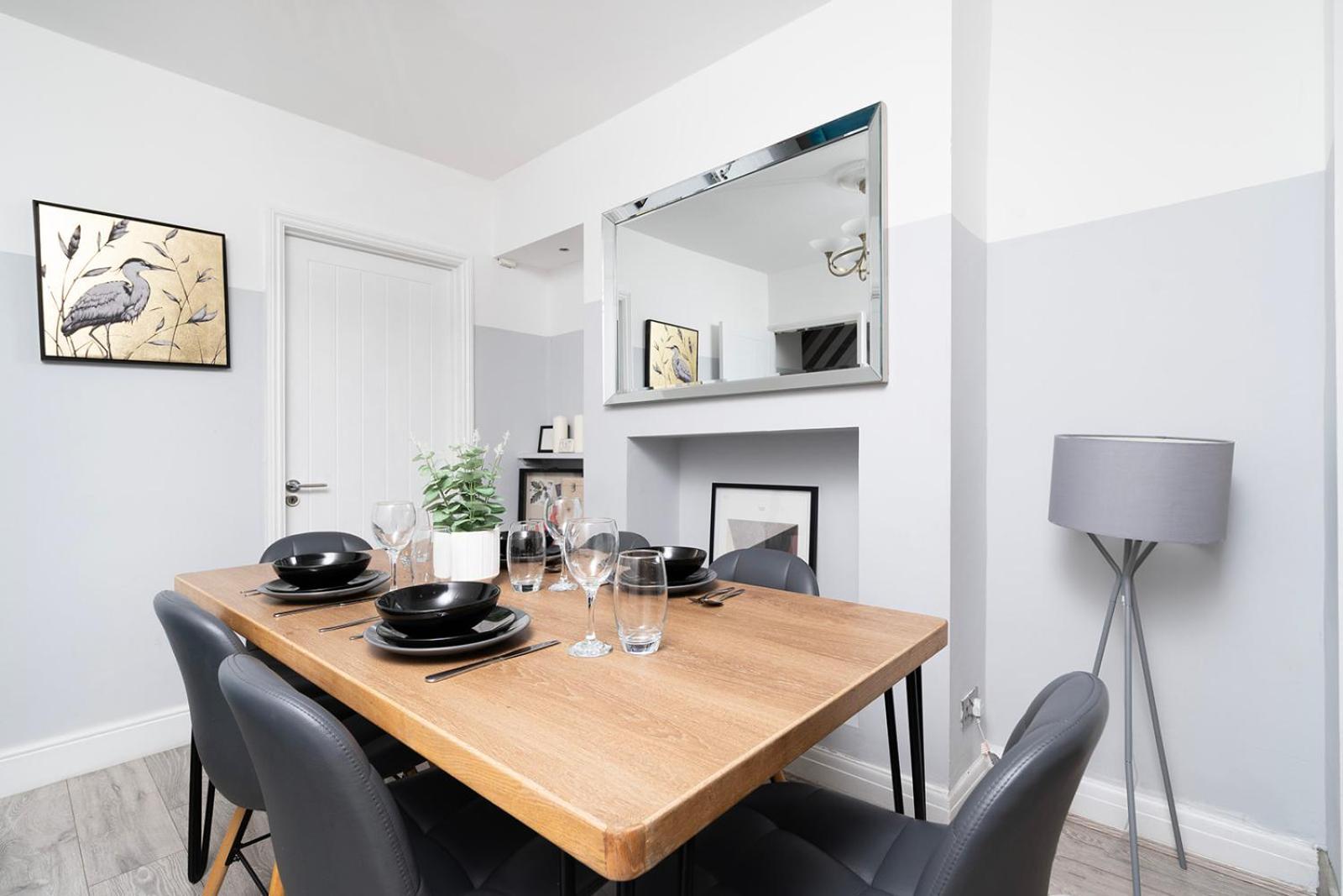 Large 4 Bedroom House With Parking Available ロンドン エクステリア 写真