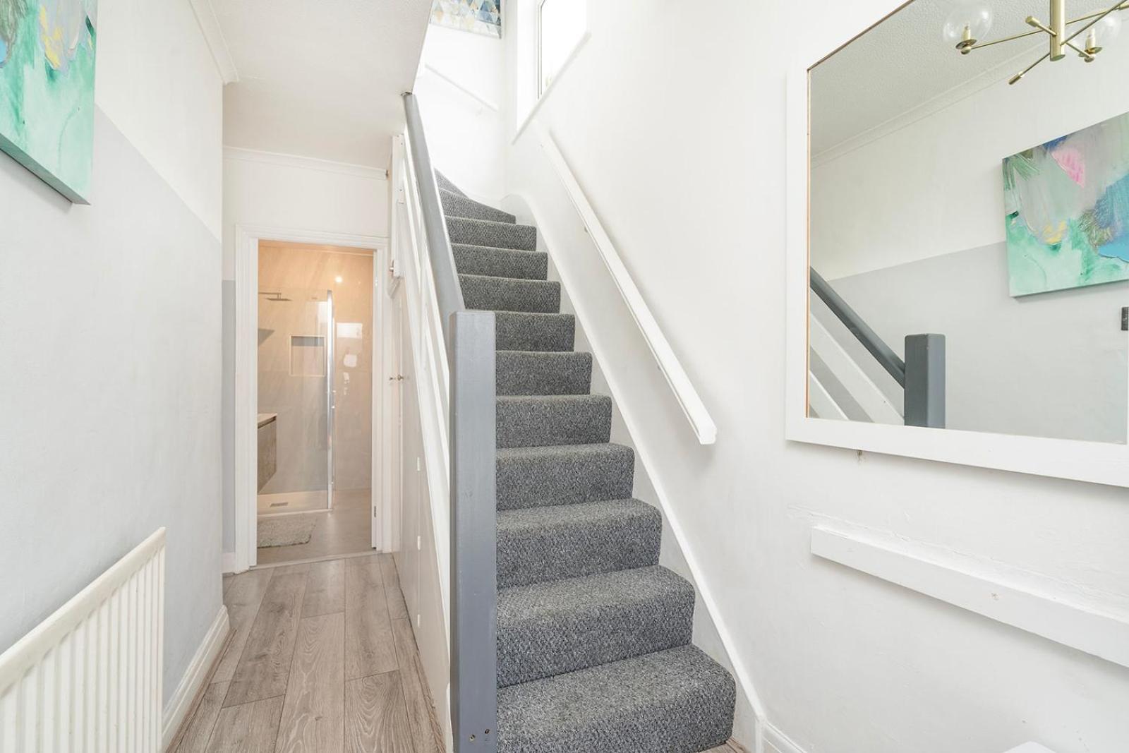 Large 4 Bedroom House With Parking Available ロンドン エクステリア 写真